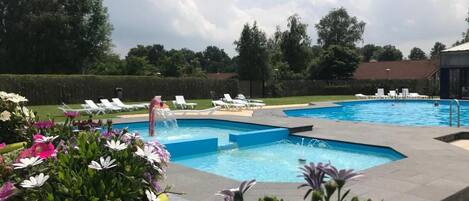 Piscine couverte, piscine extérieure