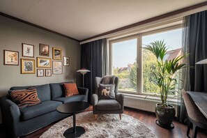 Habitación superior | Escritorio, cortinas blackout, insonorización y wifi gratis 