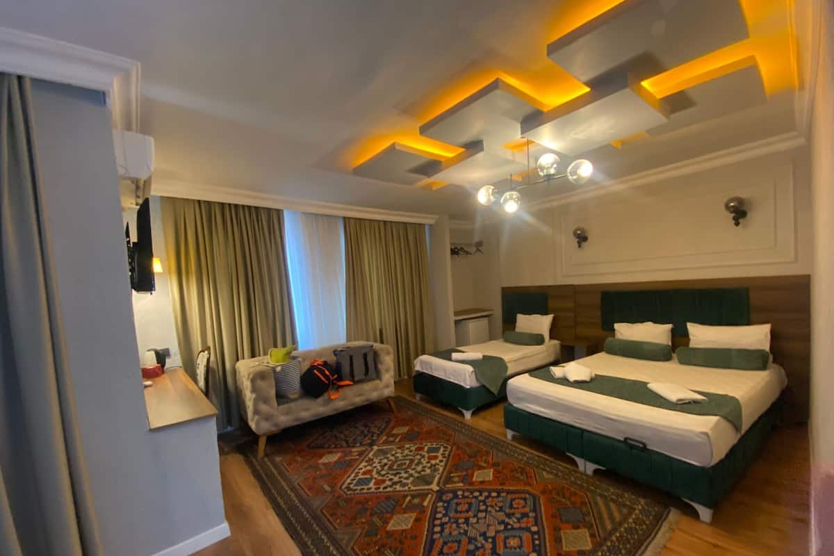 1 bedroom, premium bedding, free minibar, desk