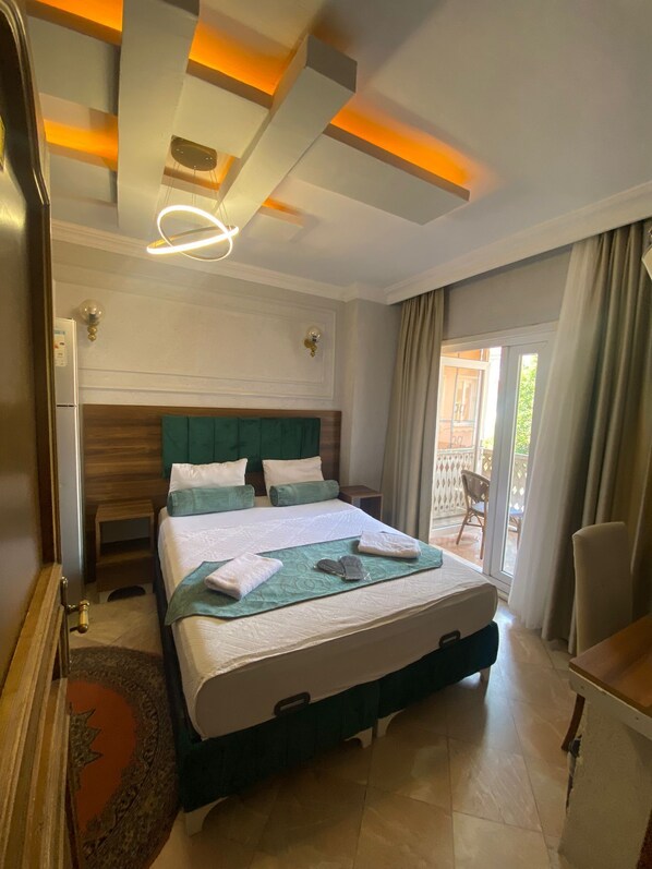 Premium bedding, free minibar, desk, soundproofing - Ramo's BY RAMO (Istanbul)