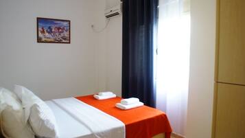 Family Apartment, 2 Bedrooms | Free WiFi, bed sheets