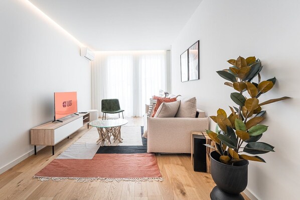 TV - GuestReady - Porto's Peaceful Hideaway (Porto)