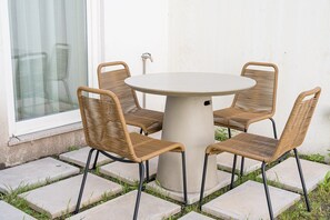 Outdoor dining - GuestReady - Porto's Peaceful Hideaway (Porto)