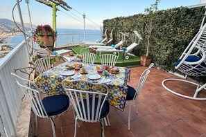 屋外ダイニングエリア