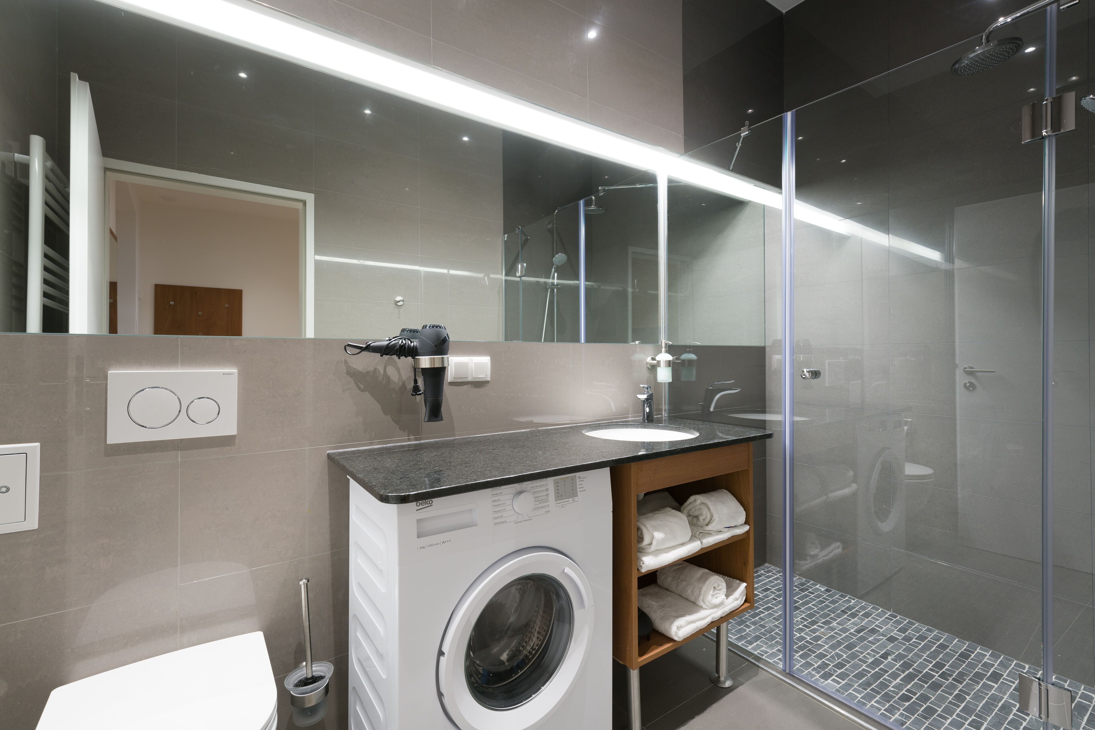Apartment | Badezimmer | Dusche, Haartrockner, Handtücher