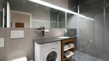 Apartment | Badezimmer | Dusche, Haartrockner, Handtücher