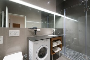 Departamento | Baño | Regadera, secadora de cabello, toallas 