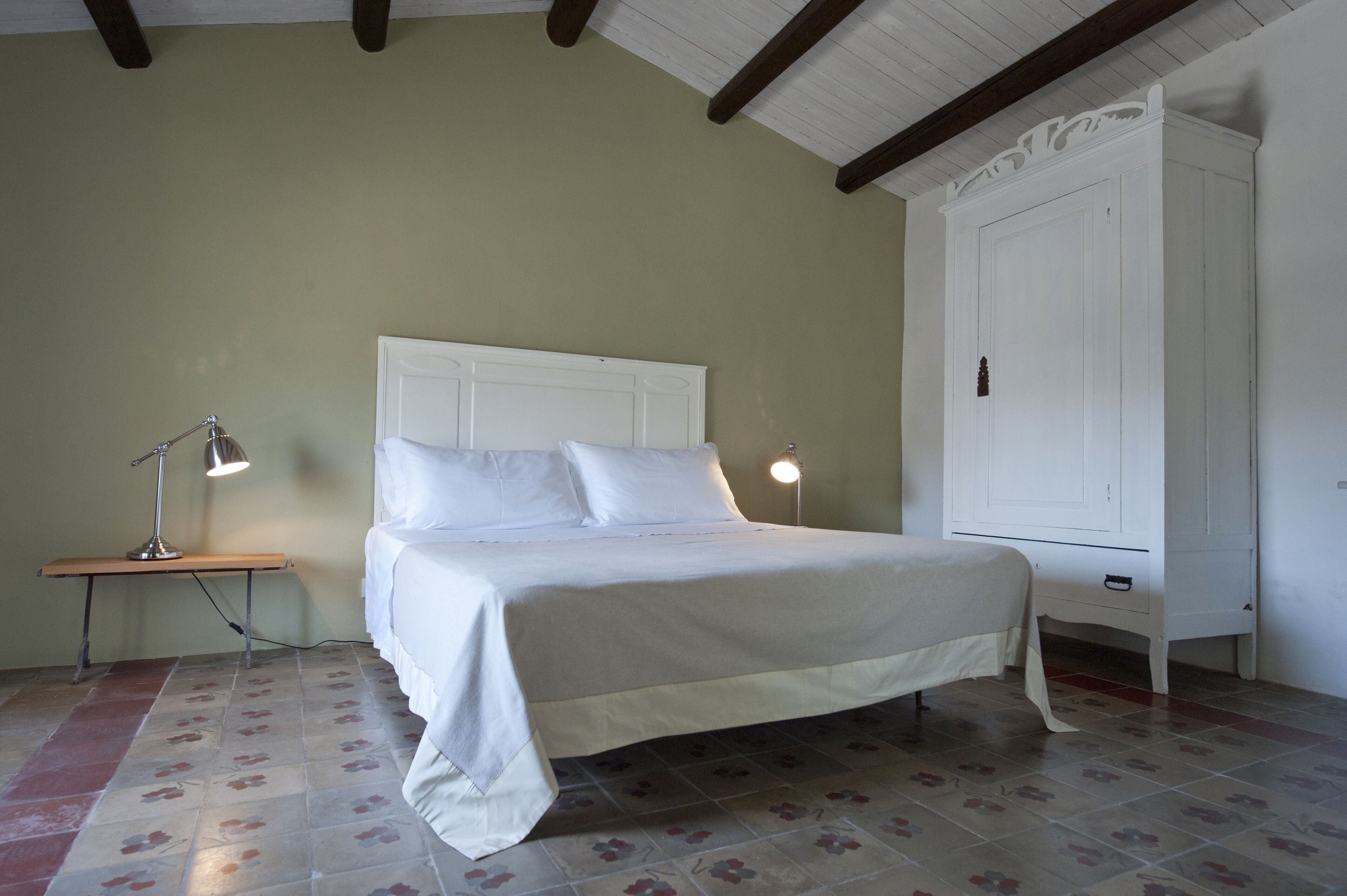 1 bedroom, Egyptian cotton sheets, premium bedding, pillowtop beds