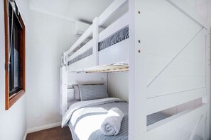 4 bedrooms, iron/ironing board, free WiFi, bed sheets