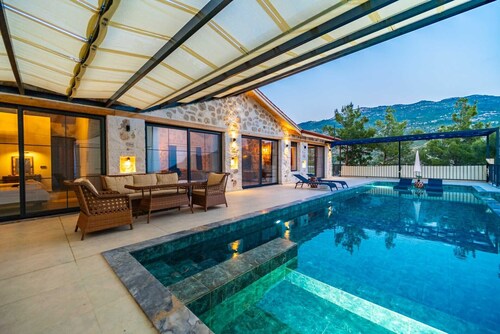 Kaşın en gözdesi taş villalar 