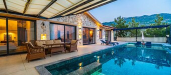 Kaşın en gözdesi taş villalar 