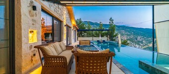 Kaşın en gözdesi taş villalar 