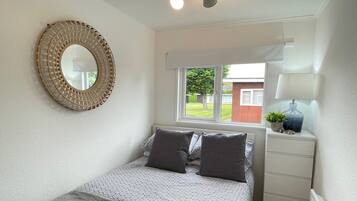 2 bedrooms, bed sheets