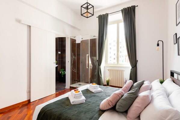 2 bedrooms, iron/ironing board, travel cot, free WiFi - Piacentino Homes San Giovanni apartment (Roma)
