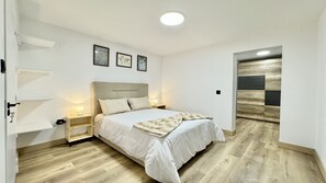 2 chambres, fer et planche à repasser, Wi-Fi, draps fournis