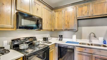 雪櫃、微波爐、爐具、洗碗機