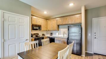 雪櫃、微波爐、爐具、洗碗機