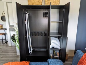 2 dormitorios, tabla de planchar con plancha, wifi gratis y ropa de cama