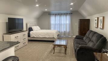 1 bedroom, in-room safe, WiFi, bed sheets