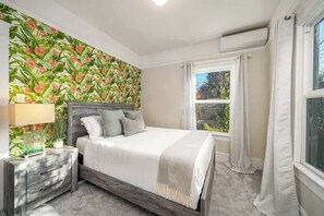 4 chambres, fer et planche à repasser, lit de bébé portatif, Wi-Fi