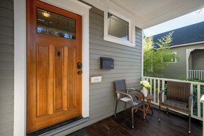 Property grounds - Paradise Haven-4 BR/2BA- Near Laurelhurst Park (Portland)