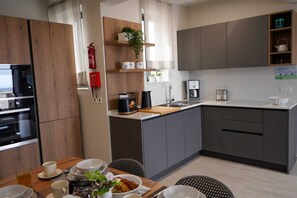 Refrigerador, microondas, horno, lavavajillas