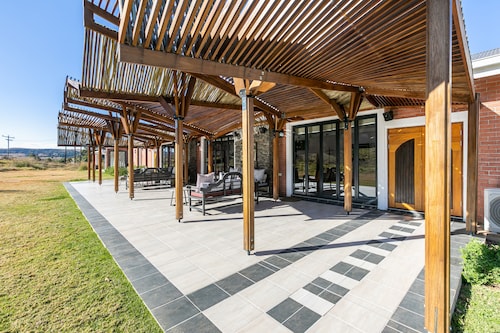 Bali and Eva Midlands