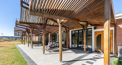 Bali and Eva Midlands