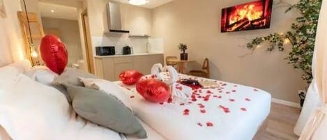 2 chambres, fer et planche à repasser, Wi-Fi, draps fournis