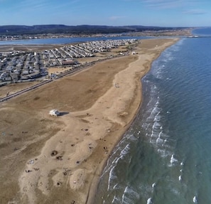 Plage à proximité, chaises longues