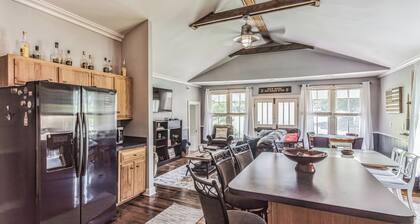 New Hope Bourbon Stop- historic home, peaceful spot in heart of Bourbon country