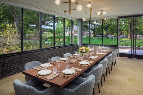 Frokost, lunsj og middag serveres, amerikanske retter