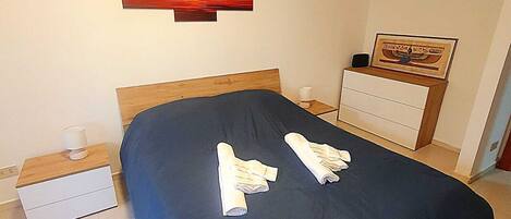 2 bedrooms, iron/ironing board, WiFi, bed sheets