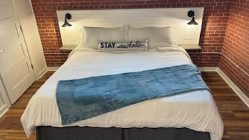 2 bedrooms, desk, iron/ironing board, WiFi