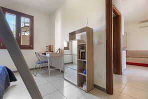 A modern room with a desk, chair, and a wooden bookshelf. - 3844 Villetta Della Poesia by Barbarhouse (Melendugno)