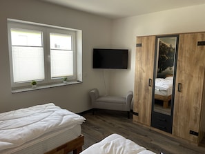 1 bedroom, iron/ironing board, travel crib, WiFi
