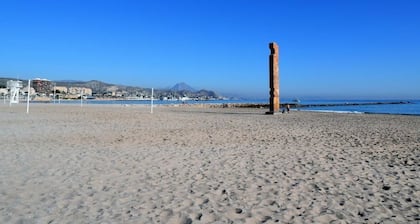 El Campello Deborah. Ă 10 minutes Ă pied de la plage et 5 minutes du Centre.