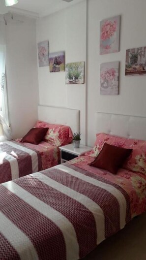 3 quartos, Wi-Fi de cortesia, roupa de cama