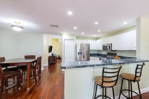 Private kitchen - Cozy, Quiet 3 Bedroom Home near downtown Delray Beach. No Pets (Delray Beach)