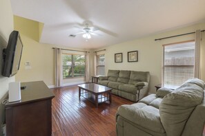 Living area - Cozy, Quiet 3 Bedroom Home near downtown Delray Beach. No Pets (Delray Beach)