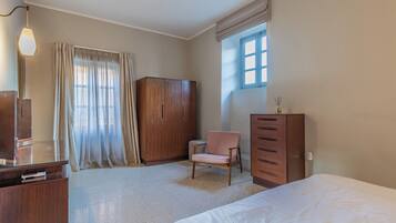 1 chambre, fer et planche Ă repasser, Wi-Fi, draps fournis