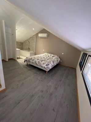 3 bedrooms, WiFi, bed sheets