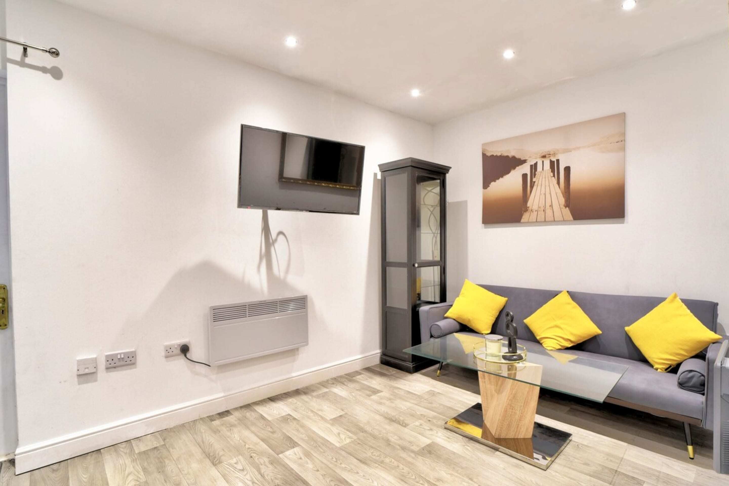 基本小屋 | 起居區 | 電視