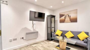 Basic Cabin | Living area | TV