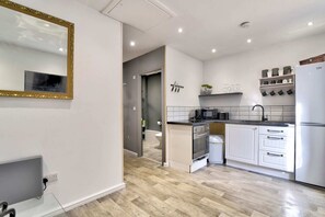 Cabana básico | Cozinha privada | Geladeira, micro-ondas, fogão, cooktop