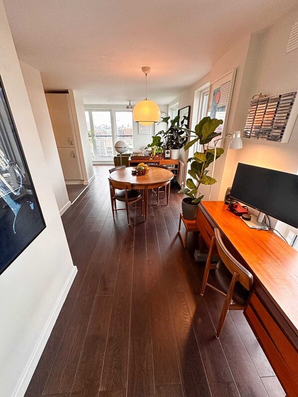 Dining - Trendy 1BD Penthouse W/city Views, Hackney Wick (London)