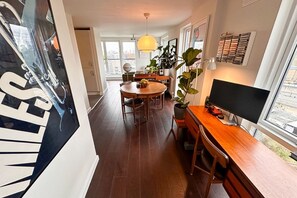 Basic Apartment | Dining - Trendy 1BD Penthouse W/city Views, Hackney Wick (London)