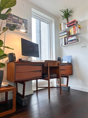 Business centre - Trendy 1BD Penthouse W/city Views, Hackney Wick (London)