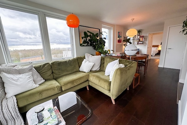 Basic Apartment | Living area | TV - Trendy 1BD Penthouse W/city Views, Hackney Wick (London)