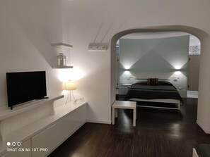 2 bedrooms, iron/ironing board, WiFi, bed sheets - Monticelli Residence (Napoli)